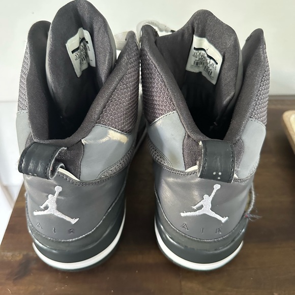 Air Jordan High Top - Picture 3 of 5